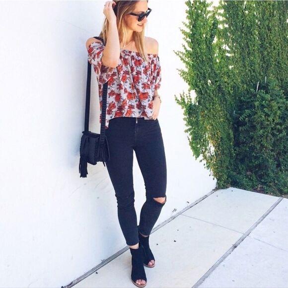 ASTR The Label Red Poppy Print Off Shoulder Crop Top Blouse - Picture 3 of 16